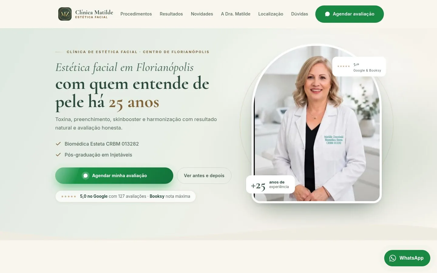 Antes: site antigo da clínica, fundo verde-claro e foto da Dra. em moldura arredondada